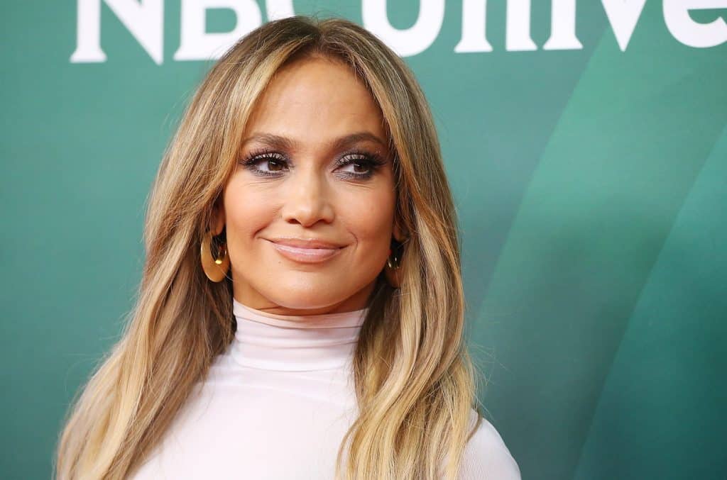 jennifer lopez short biography