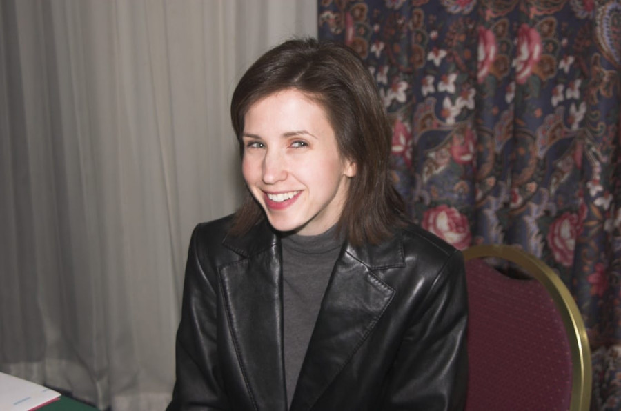 What is Emily Perkins doing today? Height, Husband, Sister