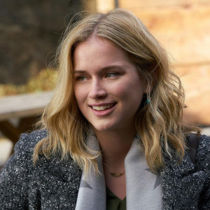 Naked Truth About Elizabeth Lail: Net Worth, Boyfriend, Wiki