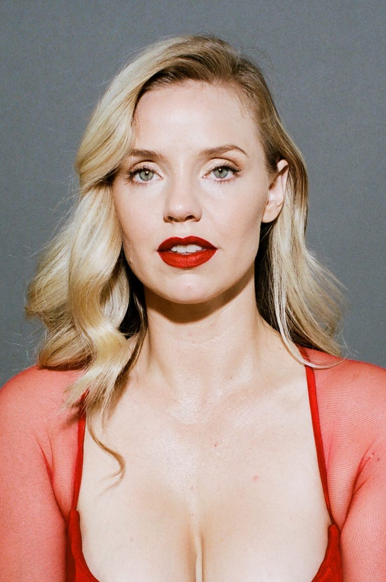 Is Kelli Garner Married Measurements Boyfriend