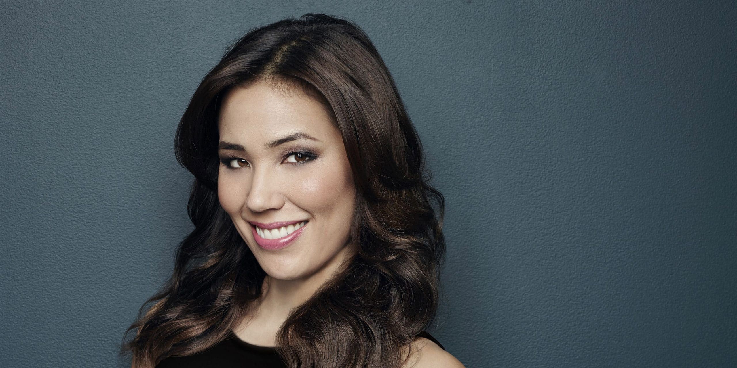 Naked Truth About Michaela Conlin: Husband, Net Worth, Wiki.
