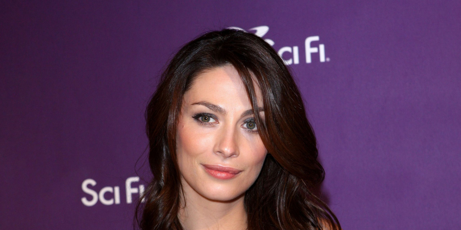 Naked Truth About Joanne Kelly: Husband, Tattoo, Height, Age.