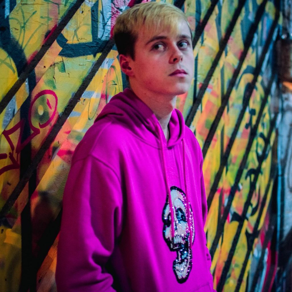 ImAllexx's Biography: Is he actually gay? Who is he dating?