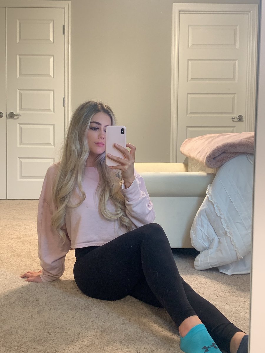 Nude lululuvely Twitch streamer