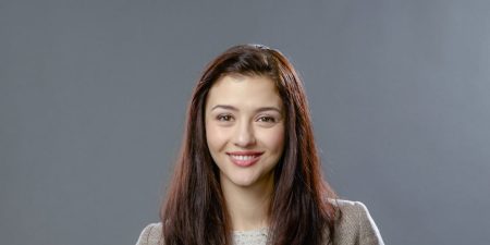 Details About Katie Findlay: Ethnicity, Height, Net Worth, Sister