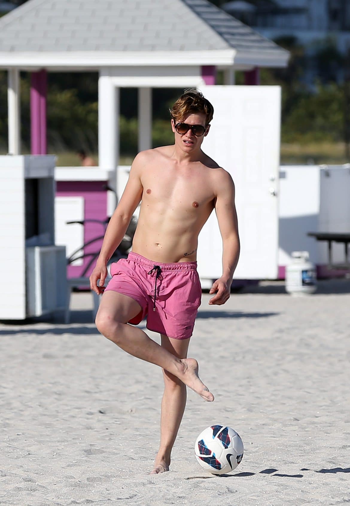 ed-speleers-outlander-wiki-ehefrau-verm-gen-kinder-gr-e