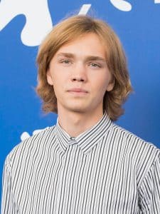 Charlie Plummer's Biography: NOT related to Christopher Plummer