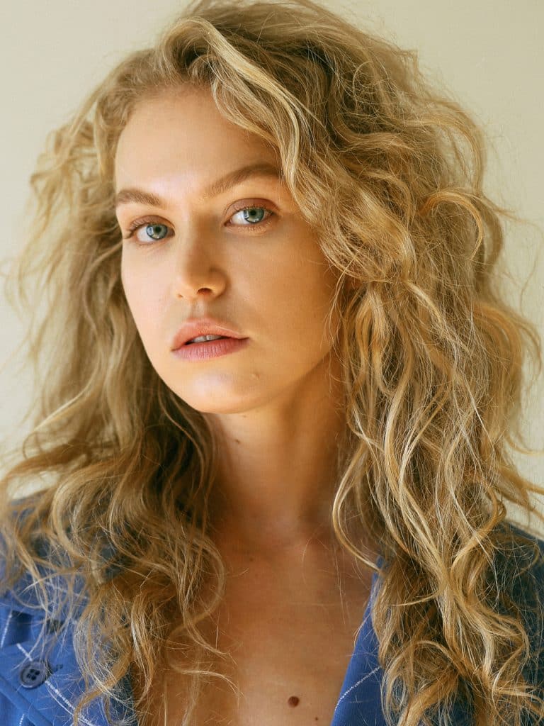 Penelope Mitchell - Wikipedia