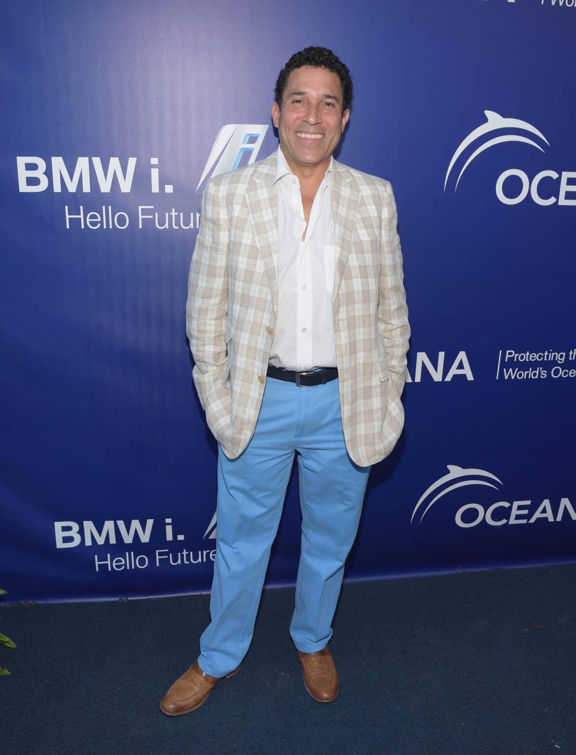 Oscar Nunez&rsquo;s Biography: Wife, Net Worth, Height, Gay Rumors