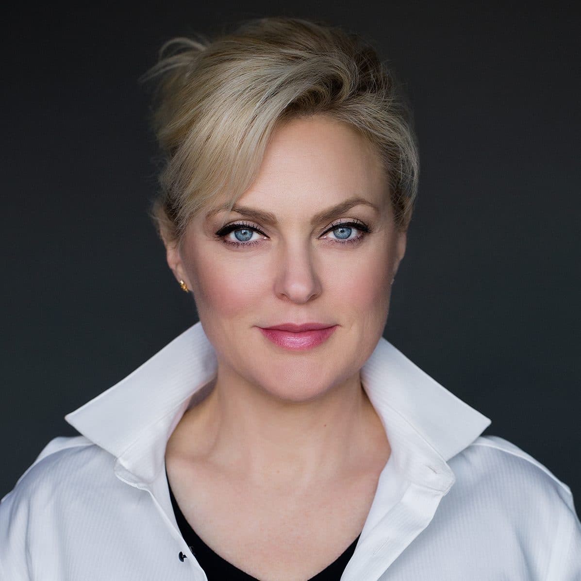 What is Elaine Hendrix doing now? Husband, Net Worth, Children